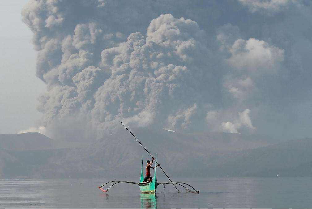 Philippines : les images spectaculaires de l'éruption du volcan Taal