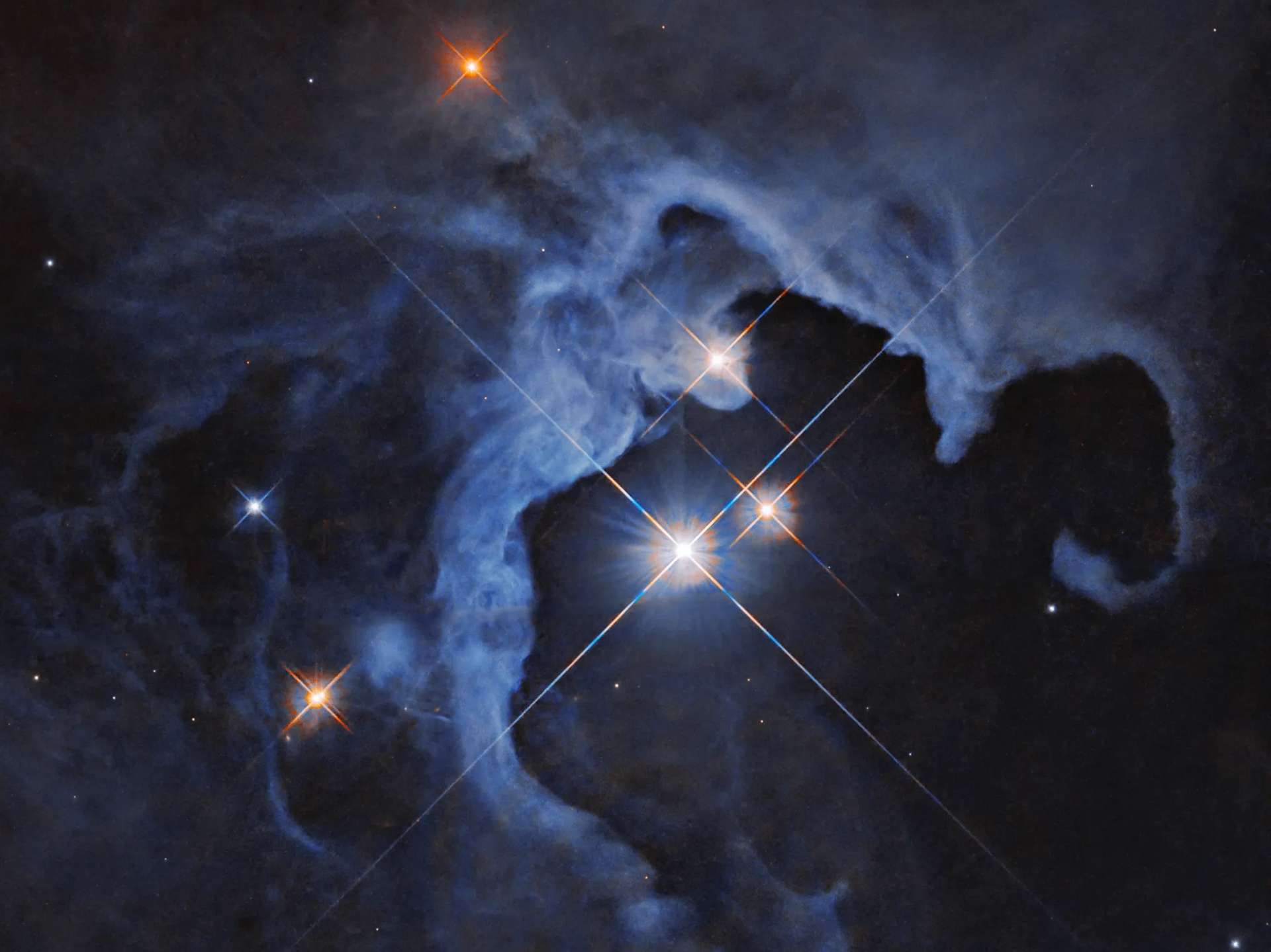 Hubble telescope reveals the birth of a triple star