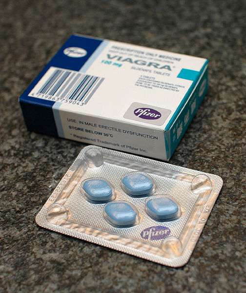 Le Viagra est aussi actif pour les femmes. Chez les hommes, il empêche la destruction du monoxyde d'azote impliqué dans le maintien en érection. Depuis juin dernier, le brevet d'exclusivité est tombé. Des pilules génériques sont désormais autorisées à s'attaquer au marché. © SElefant, Wikipédia, cc by sa 3.0
