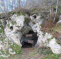 Ressemblance inédite entre hommes de Néanderthal et hommes modernes La grotte des fées de Châtelperron, au centre de la France