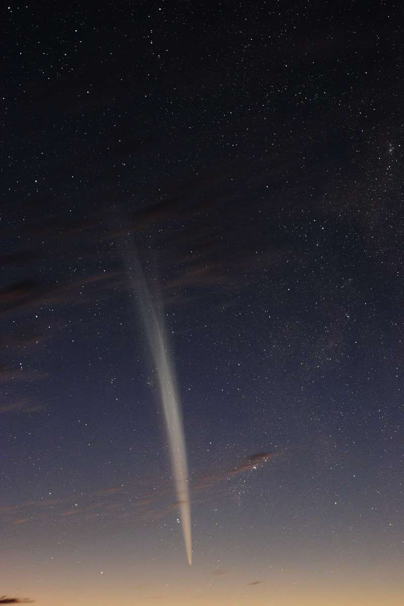 Avec la comète Lovejoy, Australiens et Sud-Américains jouissent d'un spectacle étonnant avant l'aube en cette fin d'année. © Lester