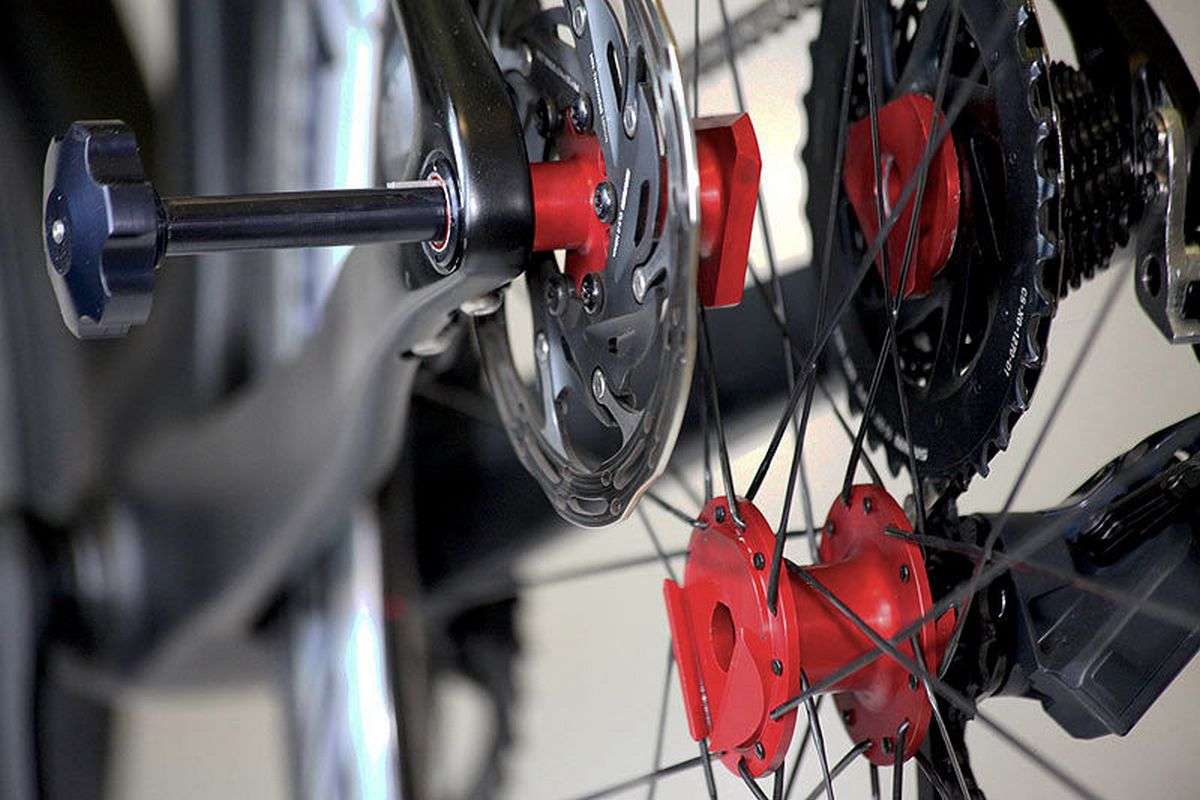 Changer la roue arrière d'un vélo se fait avec une facilité déconcertante grâce à cette invention française