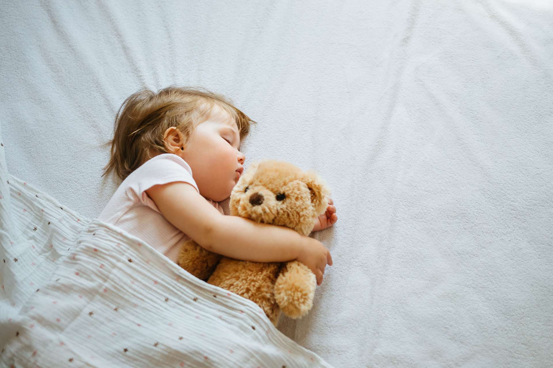 Comment accompagner et améliorer le sommeil des bébés