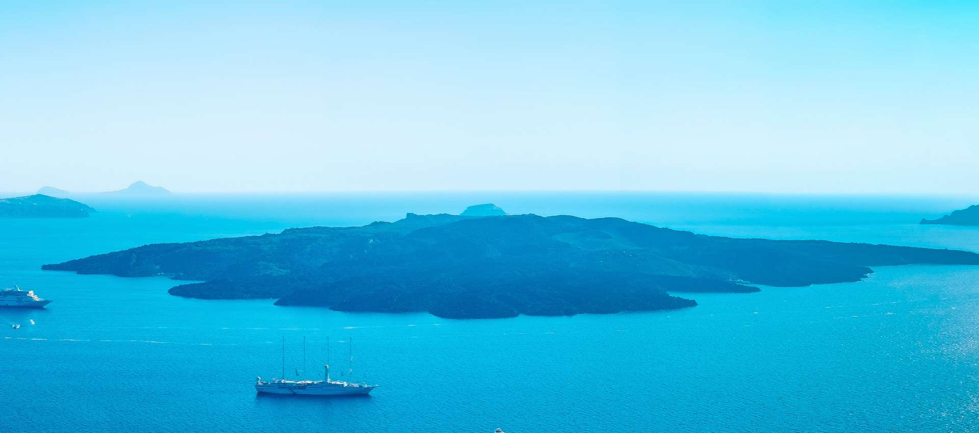 Derrière la « tempête sismique » de Santorin, les scientifiques ont découvert un réservoir de magma gigantesque !