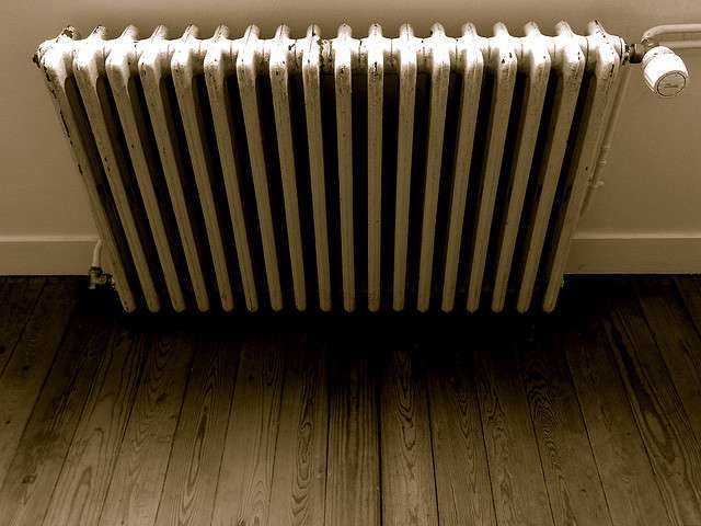Le chauffage au gaz se propage dans l'appartement grâce à des radiateurs en fonte. © Nicolas Oisel, CC BY 2.0, Flickr