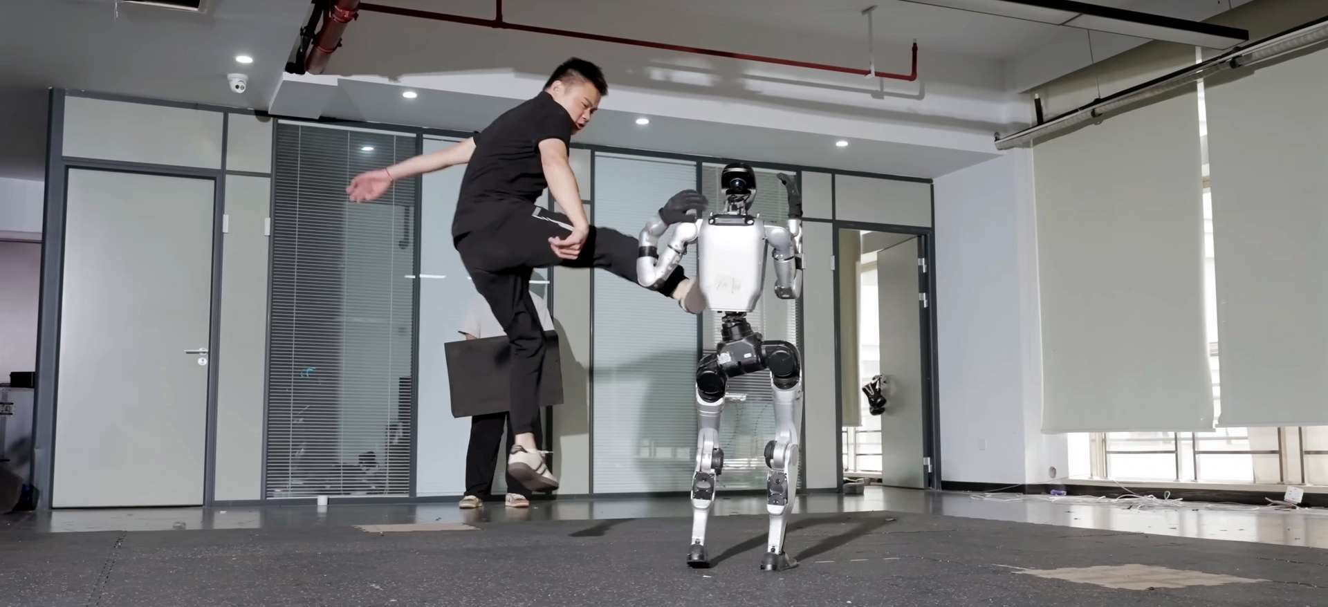 Ce que subit ce robot dans cette vidéo laisse un vrai malaise, même chez les experts