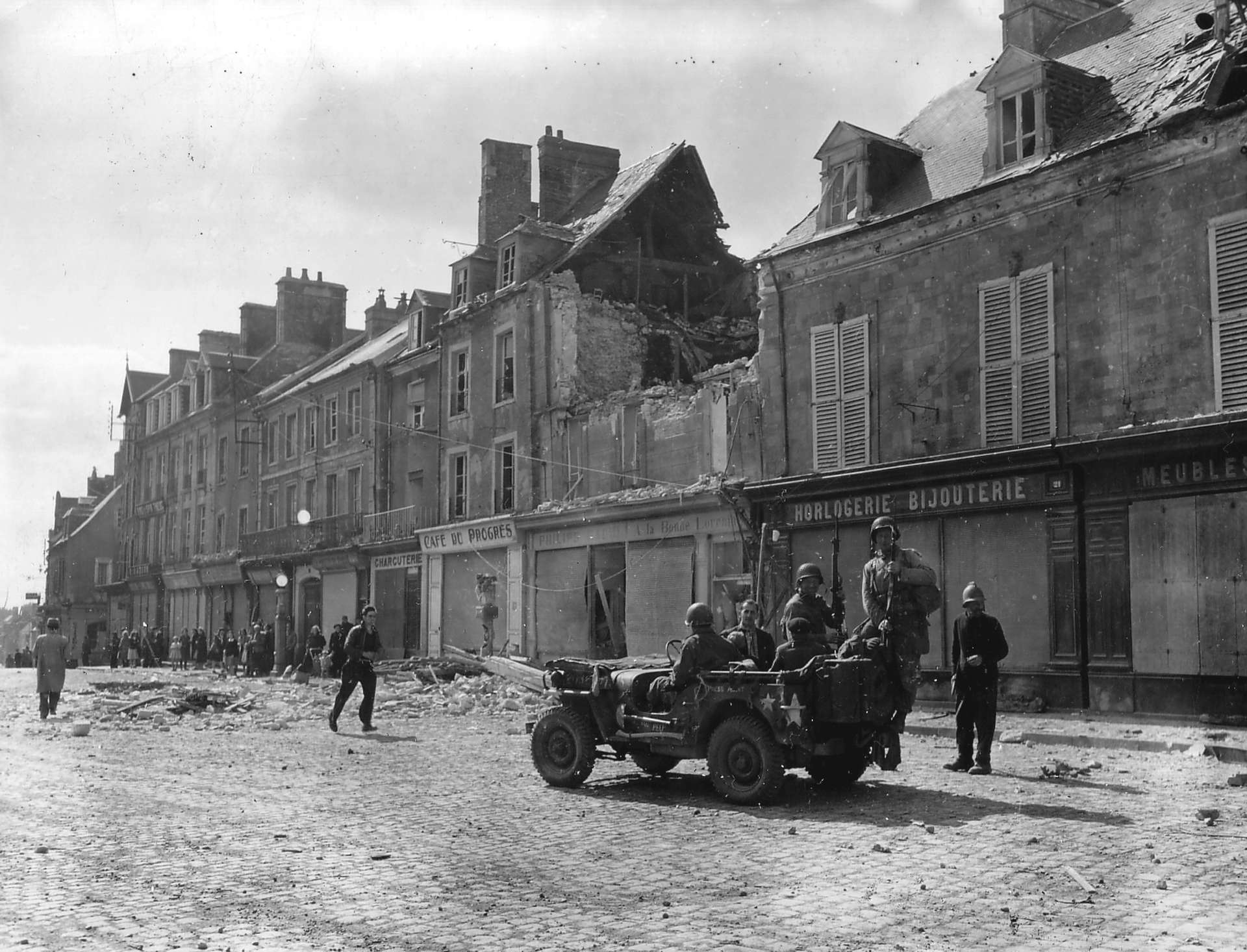 Pourquoi La Seconde Guerre Mondiale Est Une Guerre Totale Pourquoi la seconde guerre mondiale fut une « guerre totale