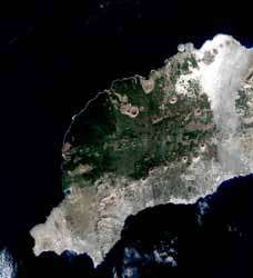 Qualité parfaite des images transmises par liaison optique laser entre Artemis et SPOT 4 Qualité parfaite de la première image transmiseentre deux satellites : image de Lanzarote auxCanaries (© CNES 2001/Distribution Spot Image)