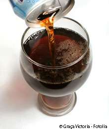 Fructose, un sucre à prendre avec des pincettes ? Les sodas contiennent du fructose, un des facteurs probables de risques de la goutte. © Graça Victoria, Fotolia