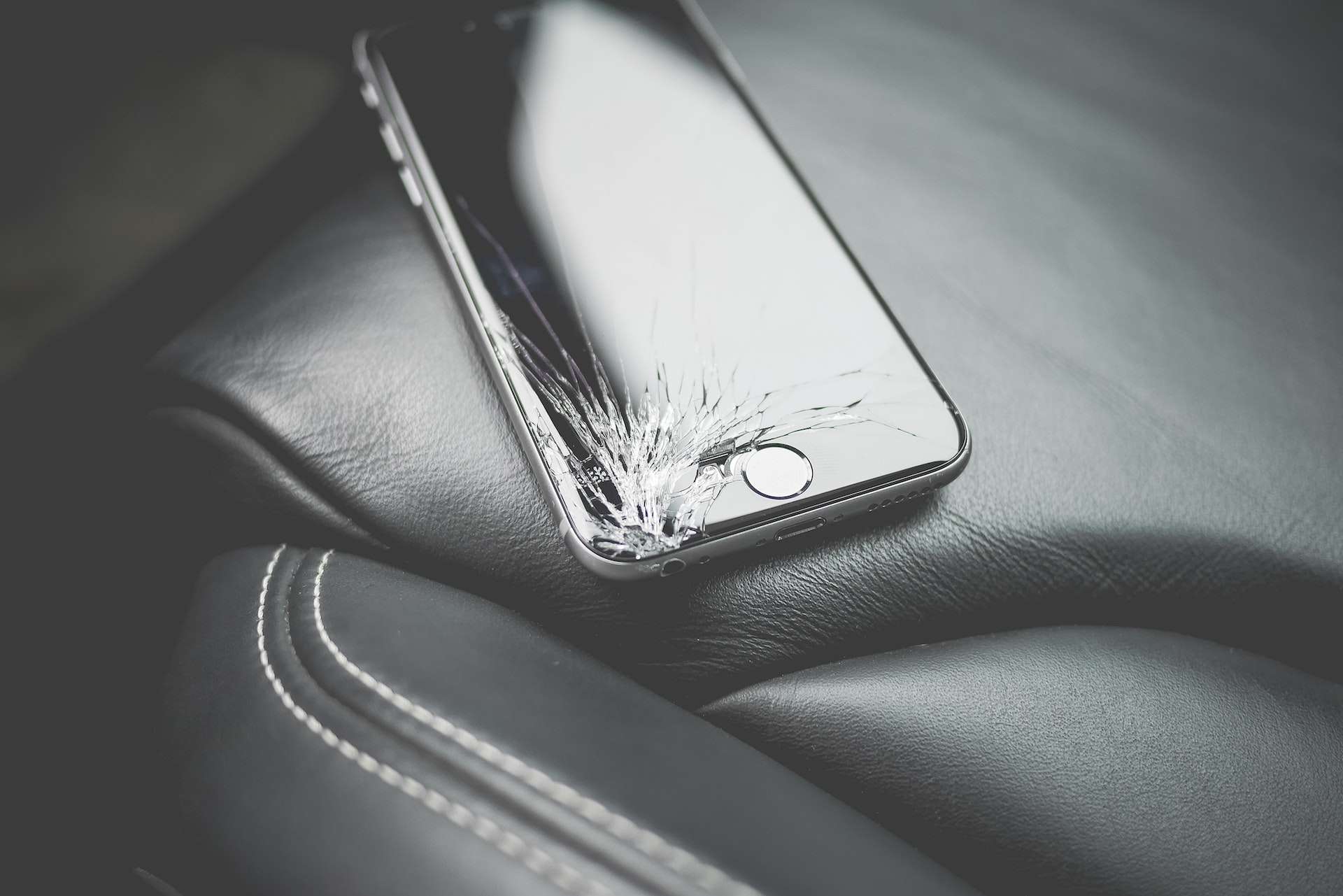 Réparer une vitre cassée (smartphone, vitre voiture) 