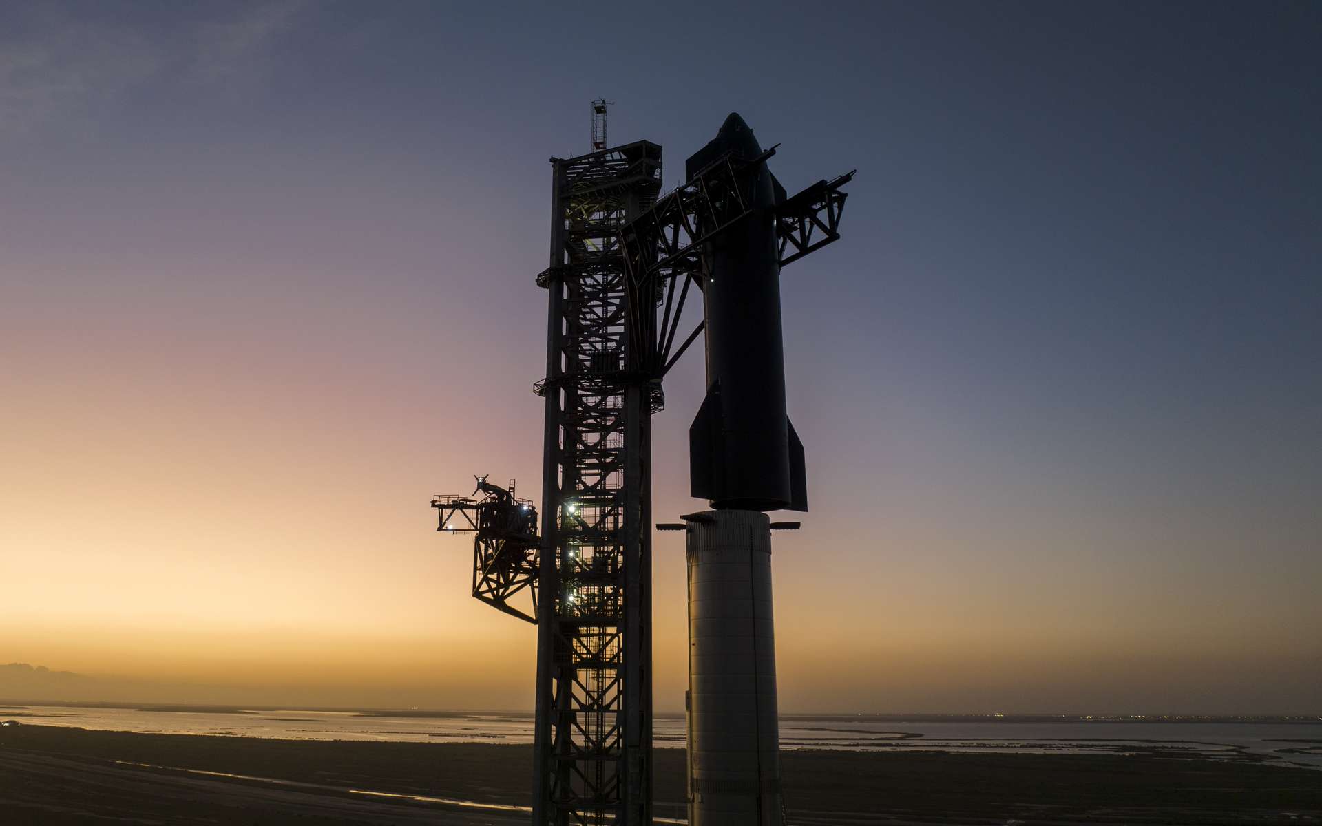 SpaceX : regardez l'immense et impressionnant Starship assemblé sur son ...