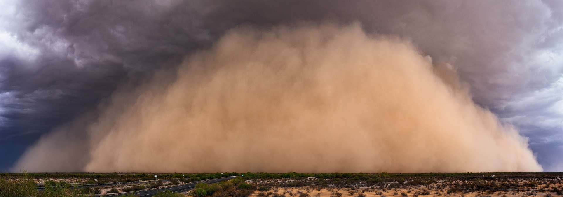 A monstrous sandstorm in Egypt