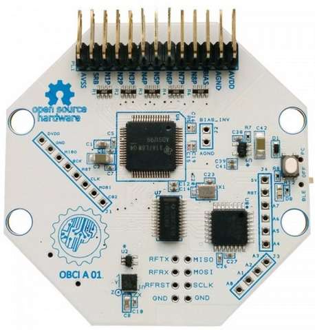 Le kit d’interface cerveau-machine OpenBCI est conçu à partir d’un microcontroleur Arduino et d’un processeur Texas Instrument. Après trois ans de développement, il est désormais commercialisé. © OpenBCI