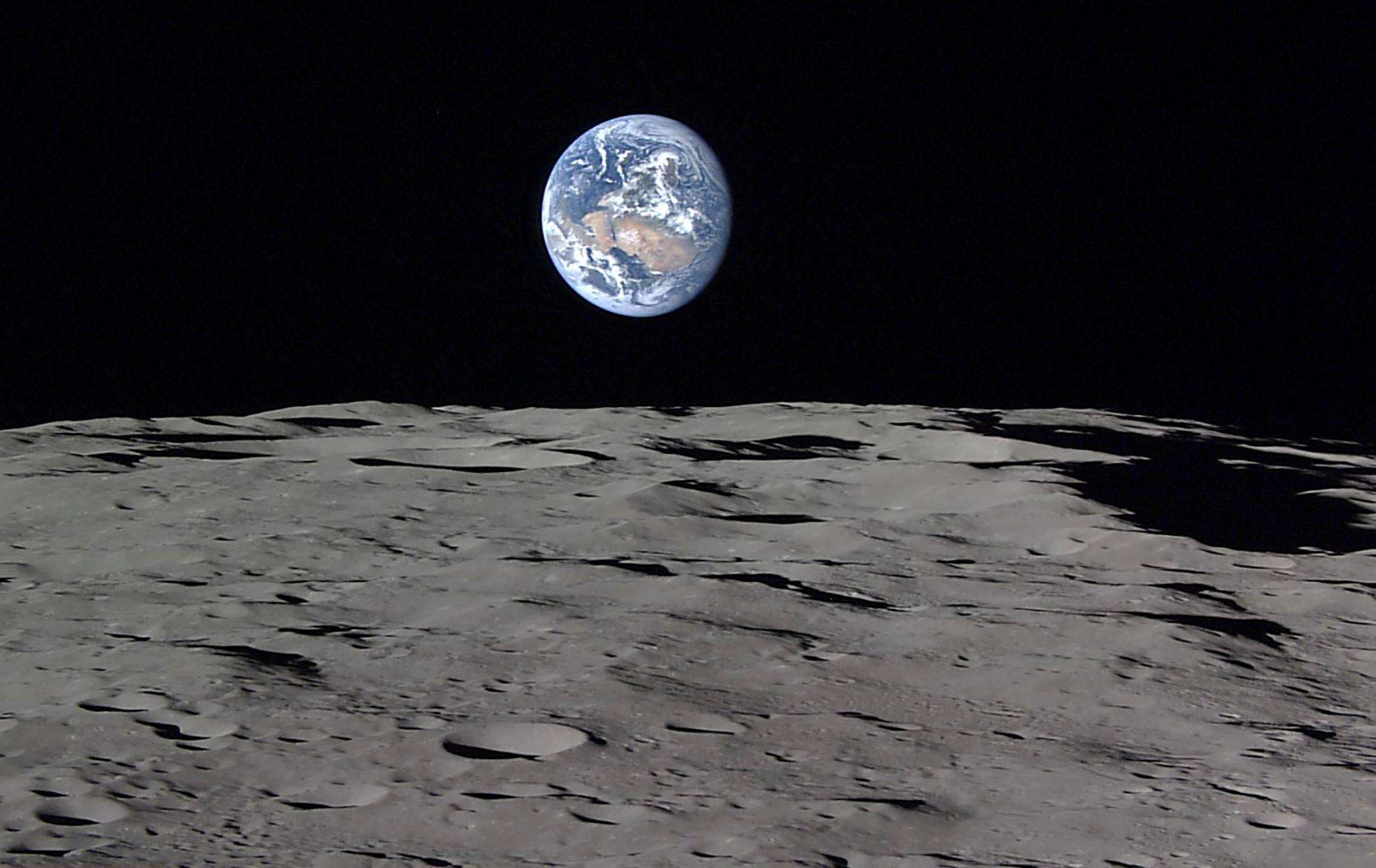 Стоя на поверхности луны. Вид земли с Луны. Снимок земли с Луны. Поверхность Луны. Луна и земля.