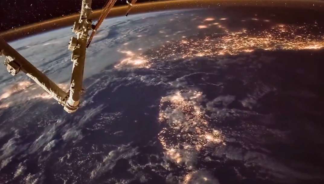 Combien De Tour De La Terre Fait L'iss En 24h ISS : les lumières de la Terre vues de la Station spatiale
