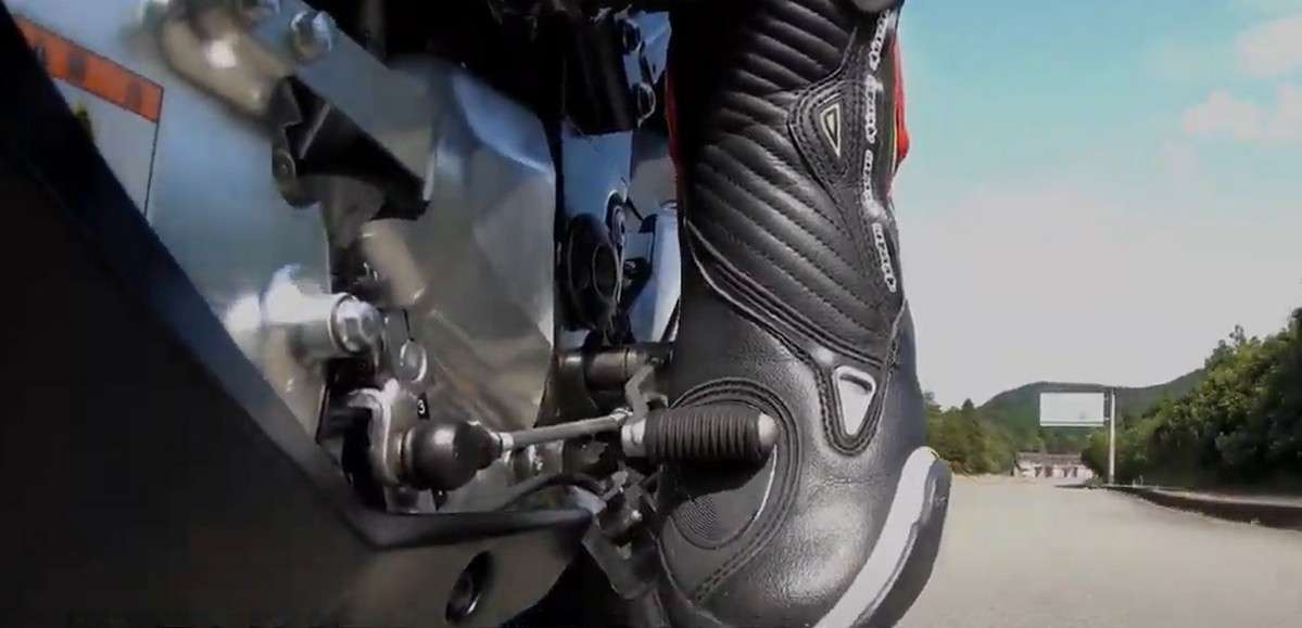 Kawasaki EV Endeavor, une moto électrique à boite de vitesse manuelle, se dévoile en vidéo