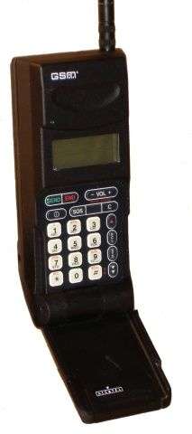 L’Alcatel 9109HA, premier téléphone portable GSM commercialisé en France. Crédit : Alcatel
