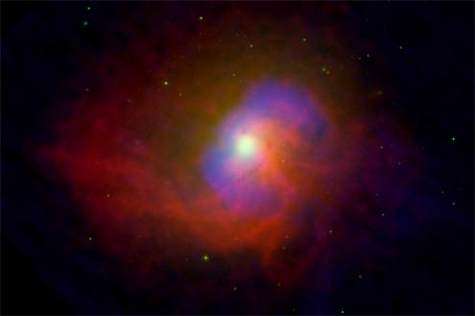 Chandra a observé l'illumination du gaz chaud entourant un trou noir super massif, et a ainsi surpris des jets de particules (Crédits : X-ray: NASA/CXC/Stanford U./S. Allen et al. IR: NASA/ESA/McMaster Univ./W. Harris Radio: NRAO/VLA )