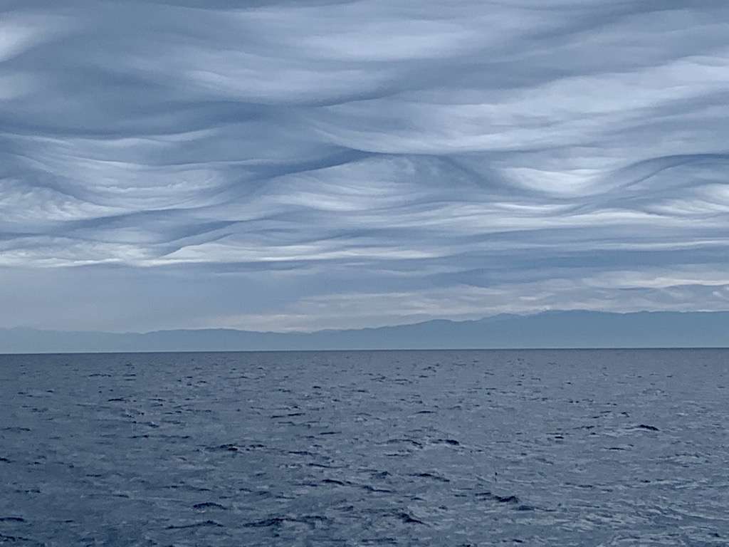 D'impressionnantes vagues dans le ciel en Californie comme dans un tableau de Van Gogh !