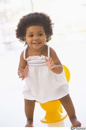 Dès 3 ou 4 ans, apprenez les bons gestes de toilette intime à votre petite fille. © Phovoir