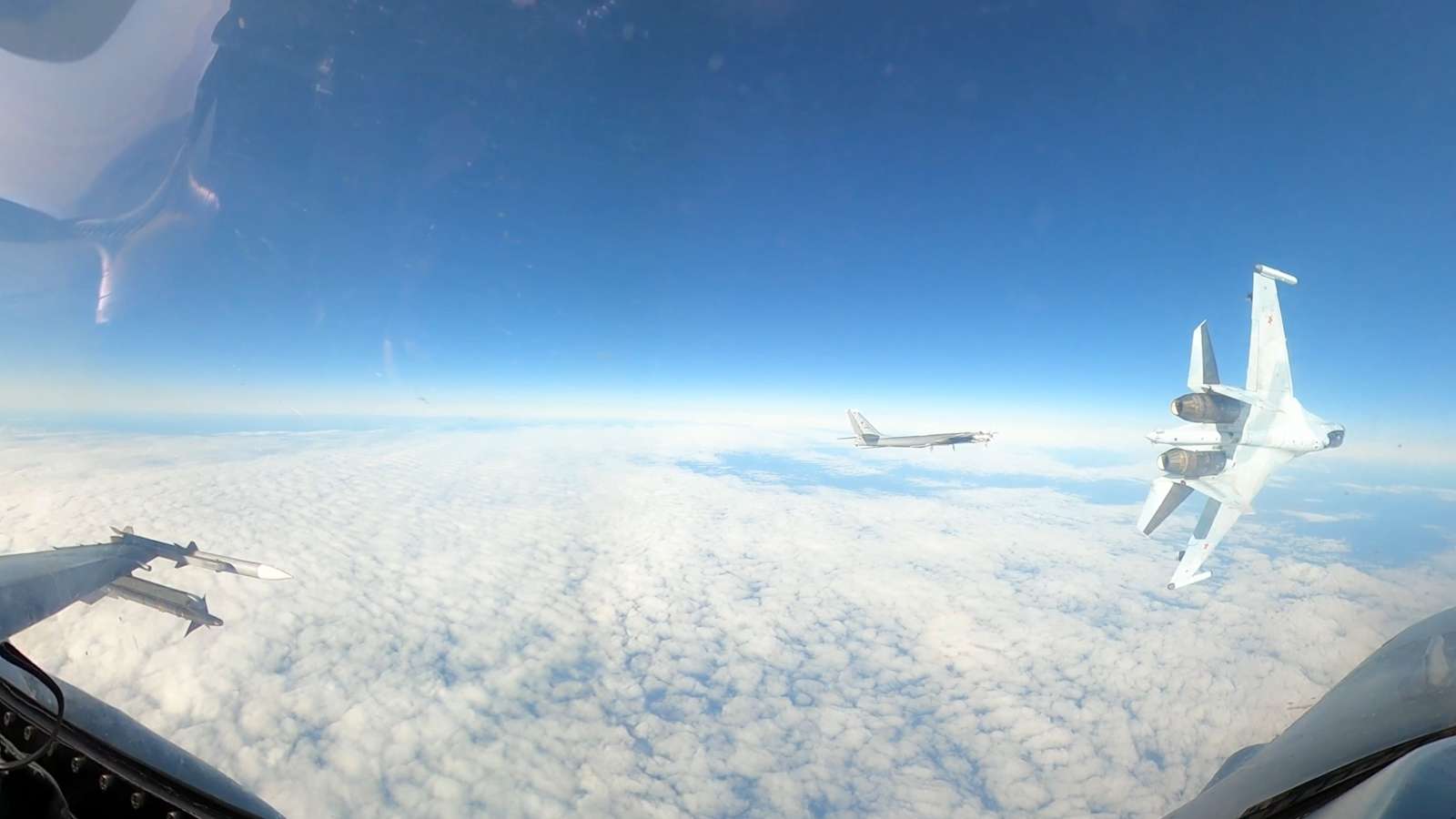 Provocation russe en plein ciel de l’Alaska : un Su-35 frôle dangereusement un F-16 et met « tout le monde en danger »