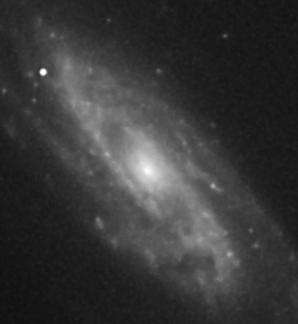 La galaxie NGC 3198, abondamment étudiée, pourrait être composée en majorité de matière noire dont les axions sont considérés à ce jour comme les particules constitutives les plus probables.