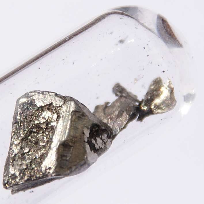 Le lanthane est un métal gris argenté malléable faisant partie des lanthanides. Ici, du lanthane pur. © Jurii, Wikimedia Commons, CC by 3.0