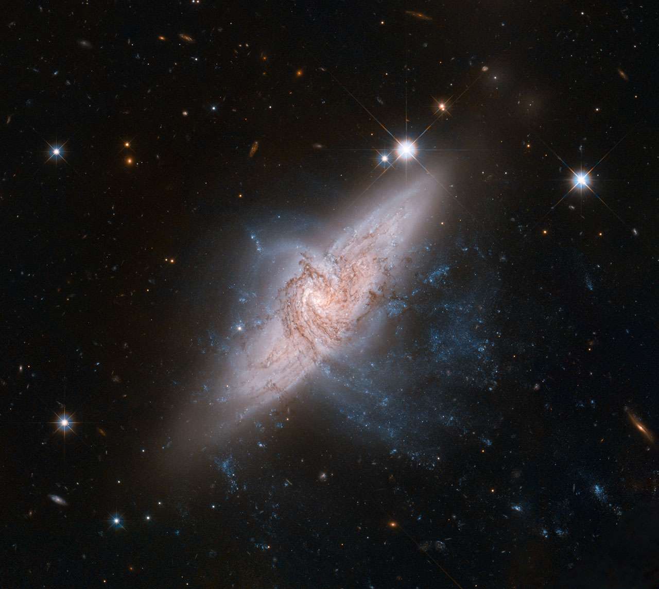 NGC 3314, une fausse collision galactique vue par le télescope Hubble. © Nasa/Esa/The Hubble Heritage (STScI/Aura)-Esa/Hubble Collaboration/W. Keel (University of Alabama)