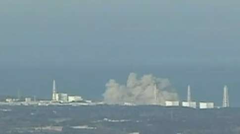 L'explosion dans le réacteur numéro 1 de la centrale de Fukushima Daiishi samedi 12 mars 2011. © DR