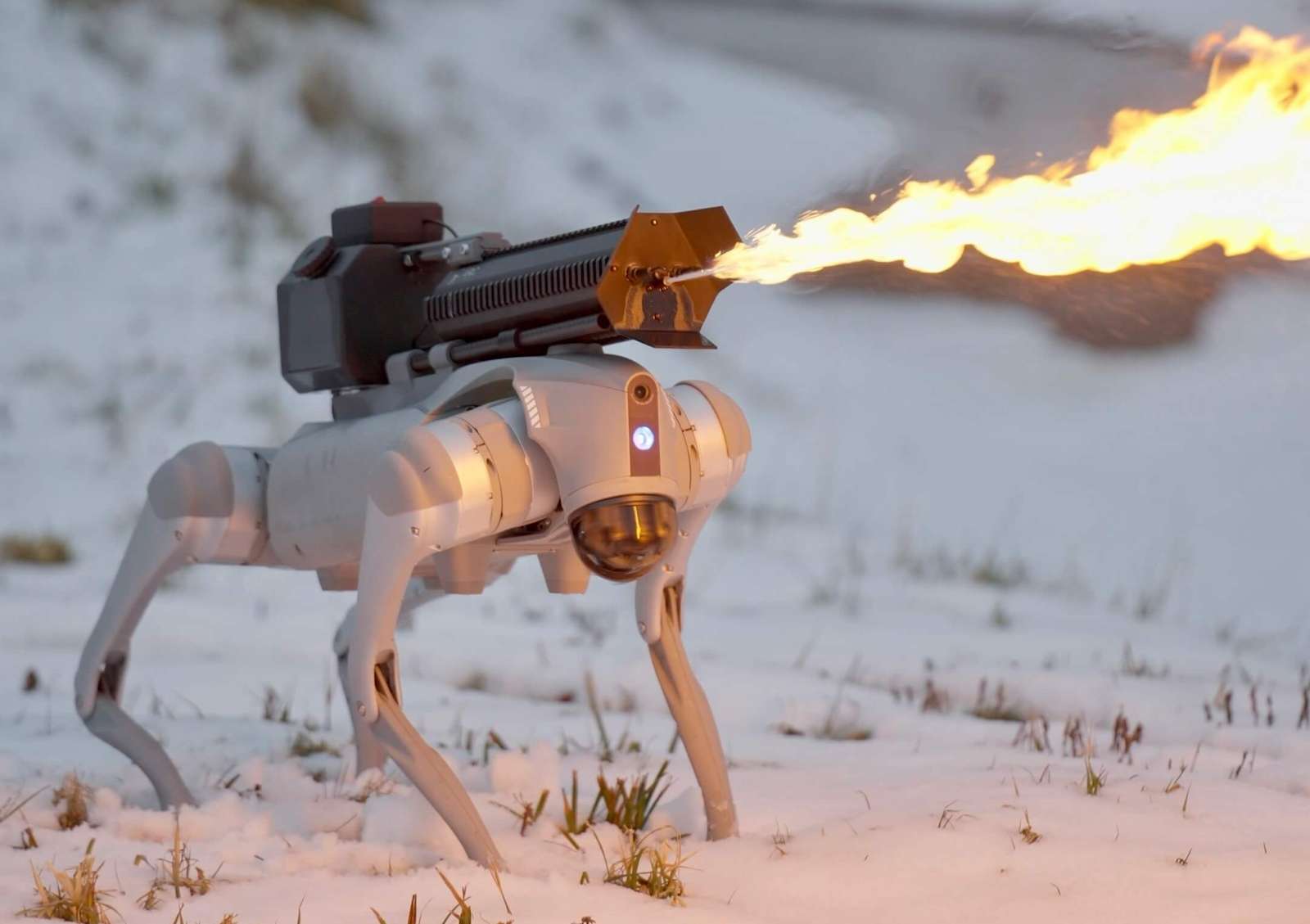 Préparez-vous à courir : le robot-chien lance-flammes est désormais en vente libre !