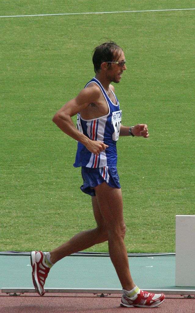 Yohann Diniz marche pour les malades des jambes sans repos