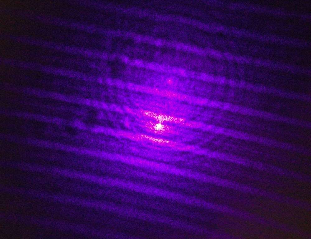 Motif d'interférence d'un laser violet. Crédits DR.