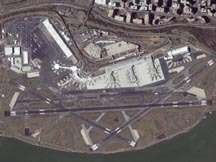 Aéroports : la chasse aux décibels est ouverte ! Vue aérienne de l'aéroport Ronald Reagan (USA)Crédit : http://www.spaceimaging.com