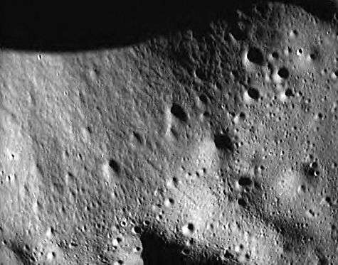 Image de la surface lunaire prise par la caméra de l’impacteur. Crédit ISRO