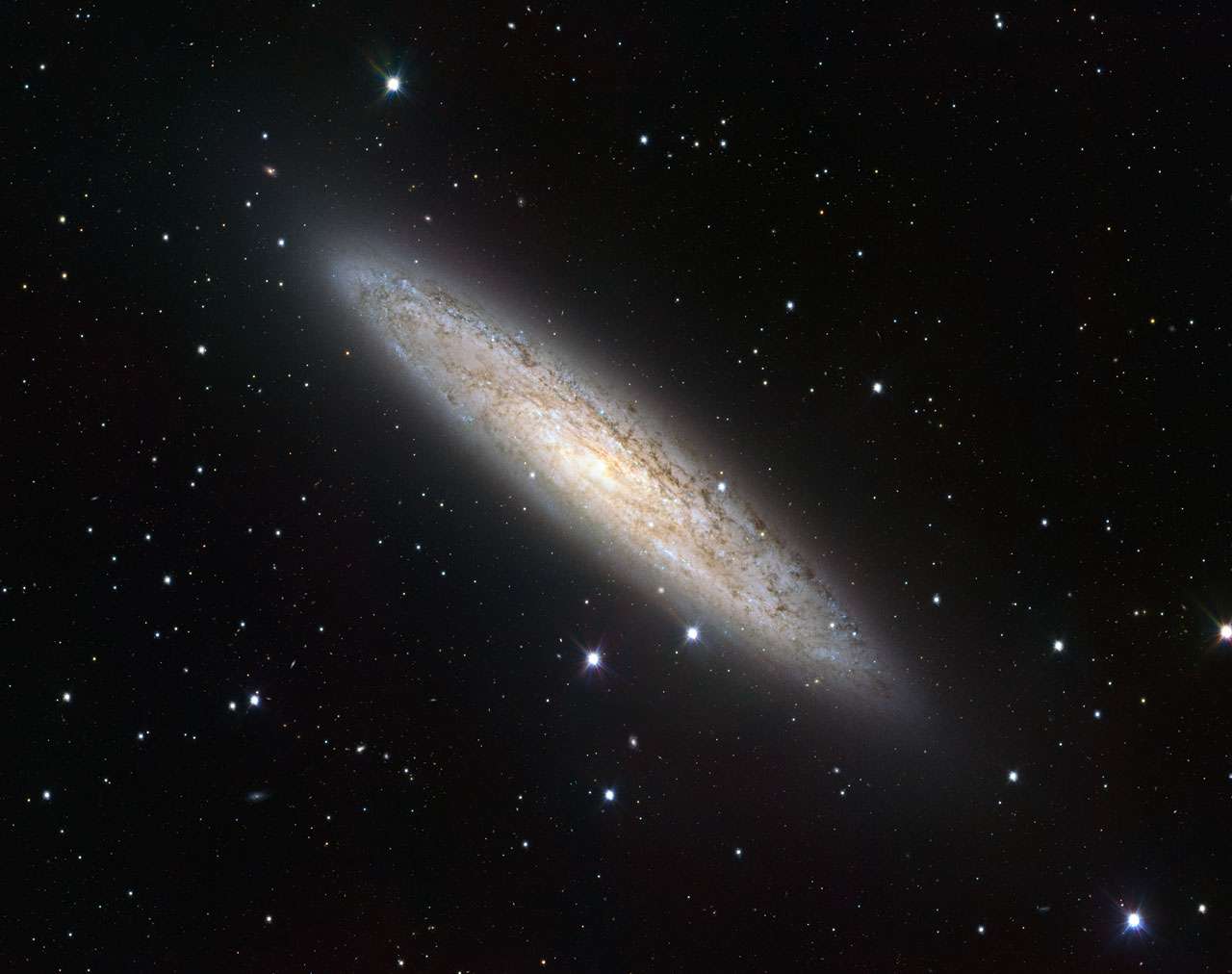 La galaxie NGC 253 photographiée en totalité par le VST, le dernier des télescopes de l'ESO. © ESO