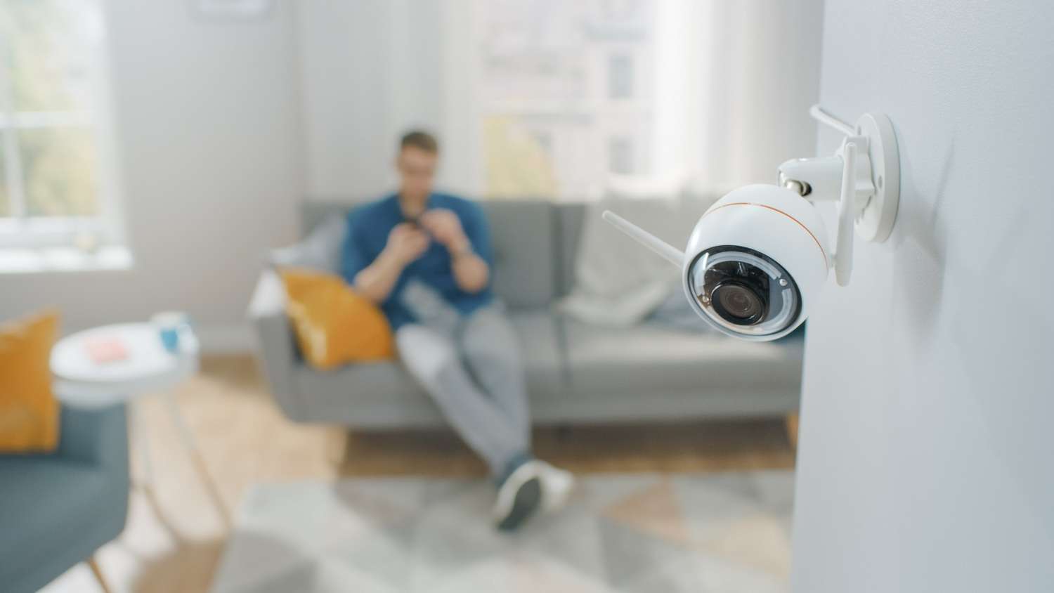 Oppo est le premier constructeur de smartphones à proposer un détecteur de caméras cachées. © Gorodenkoff/Shutterstock©