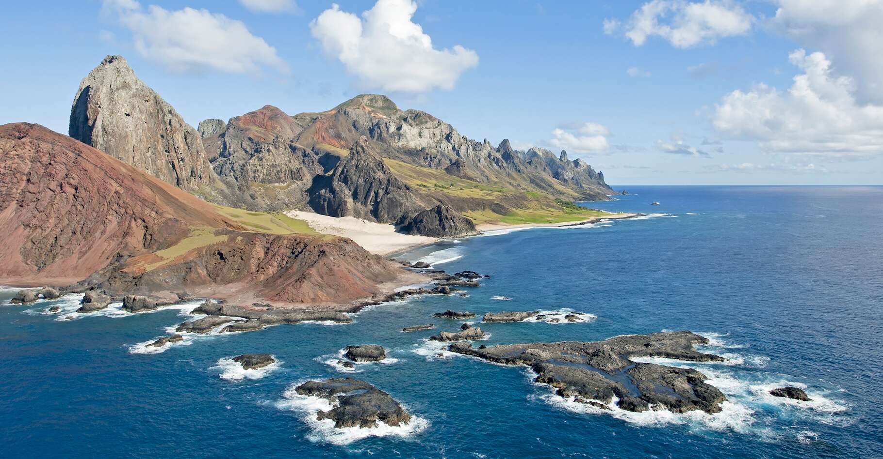 Des roches faites de plastique découvertes sur l’île reculée de Trindade Des roches faites de plastique découvertes sur l’île reculée de Trindade