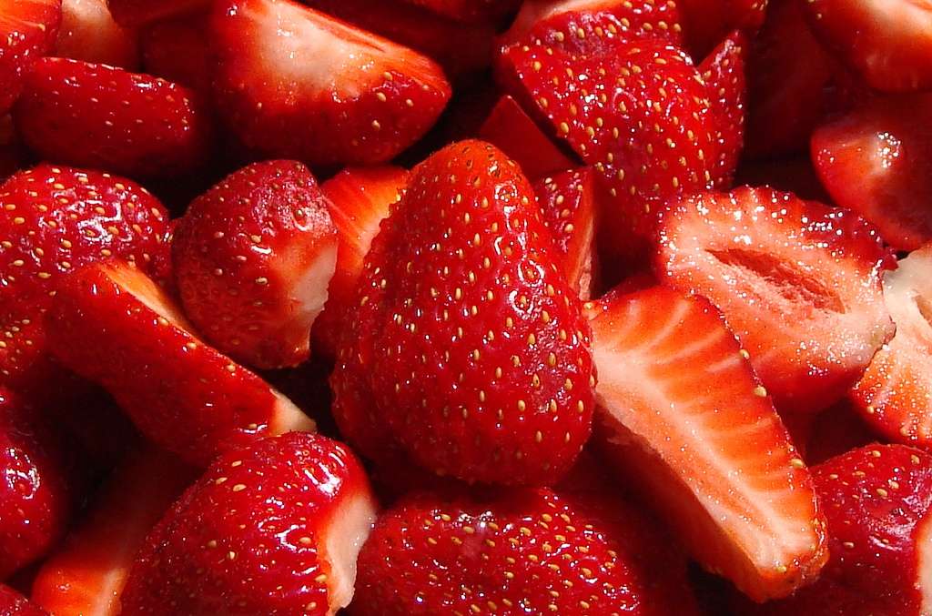 De nombreuses fraises françaises et espagnoles seraient imprégnées de pesticides, parmi lesquels des perturbateurs endocriniens, d'après les analyses de l'association Générations Futures. © Martin LaBar, Flickr, cc by nc sa 2.0