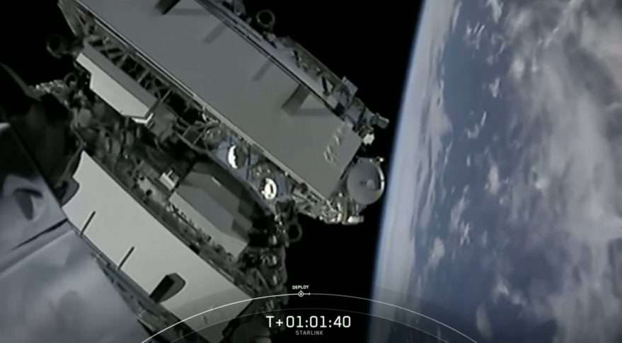 SpaceX : 60 satellites de plus dont un sombre pour Starlink