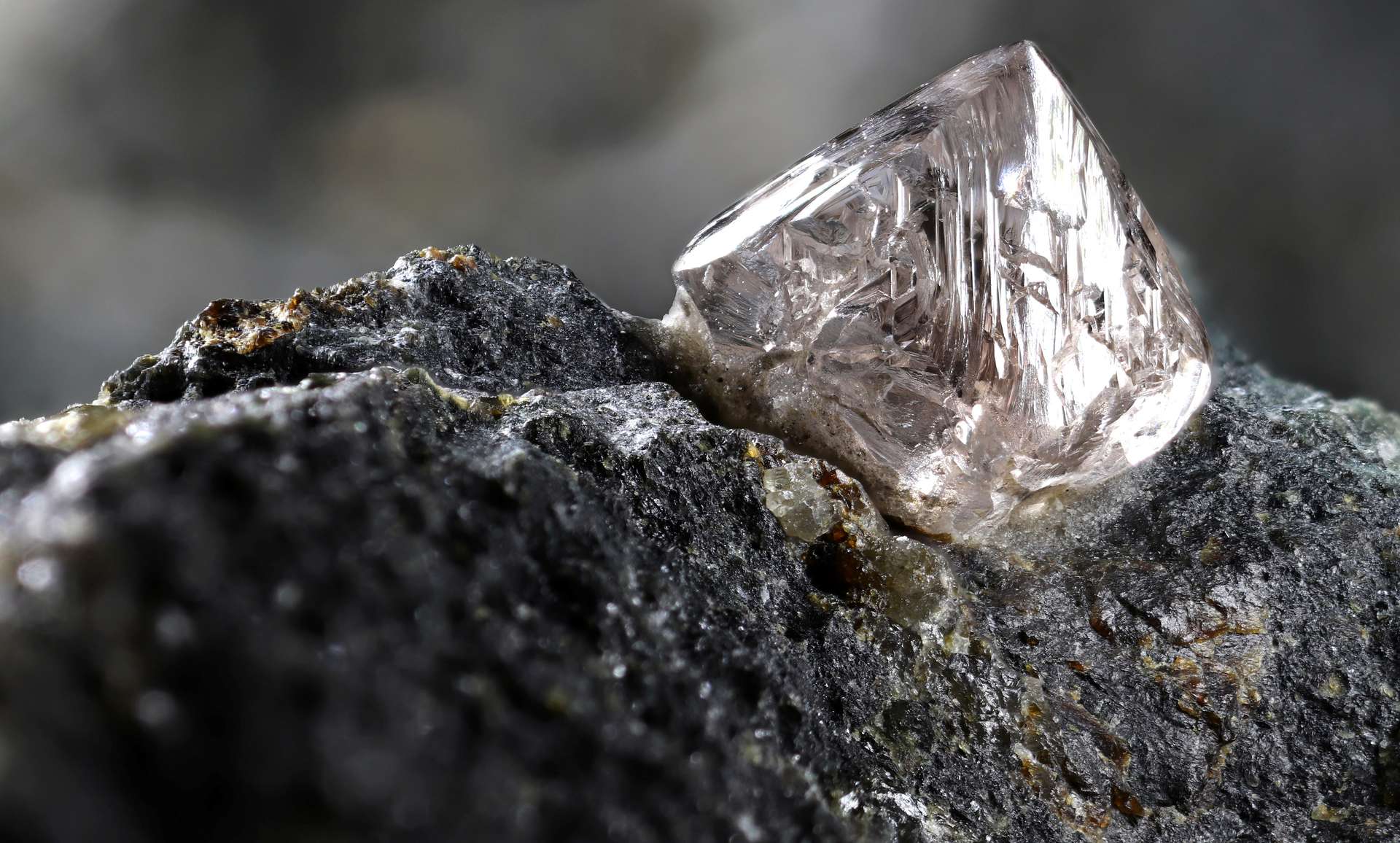 Track Down The Origin Of Diamond Deposits In The Depths Of The Earth