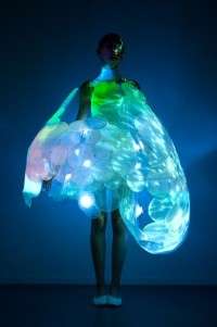 Lumalive : des vidéos dans les vêtements ! La robe Bubelle