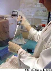 Phlébite : le Rivaroxaban simplifie le traitement Les chercheurs ont montré que le Rivaroxaban est peu contraignant mais tout aussi efficace contre les phlébites. © Danièle Bonardelle / Fotolia