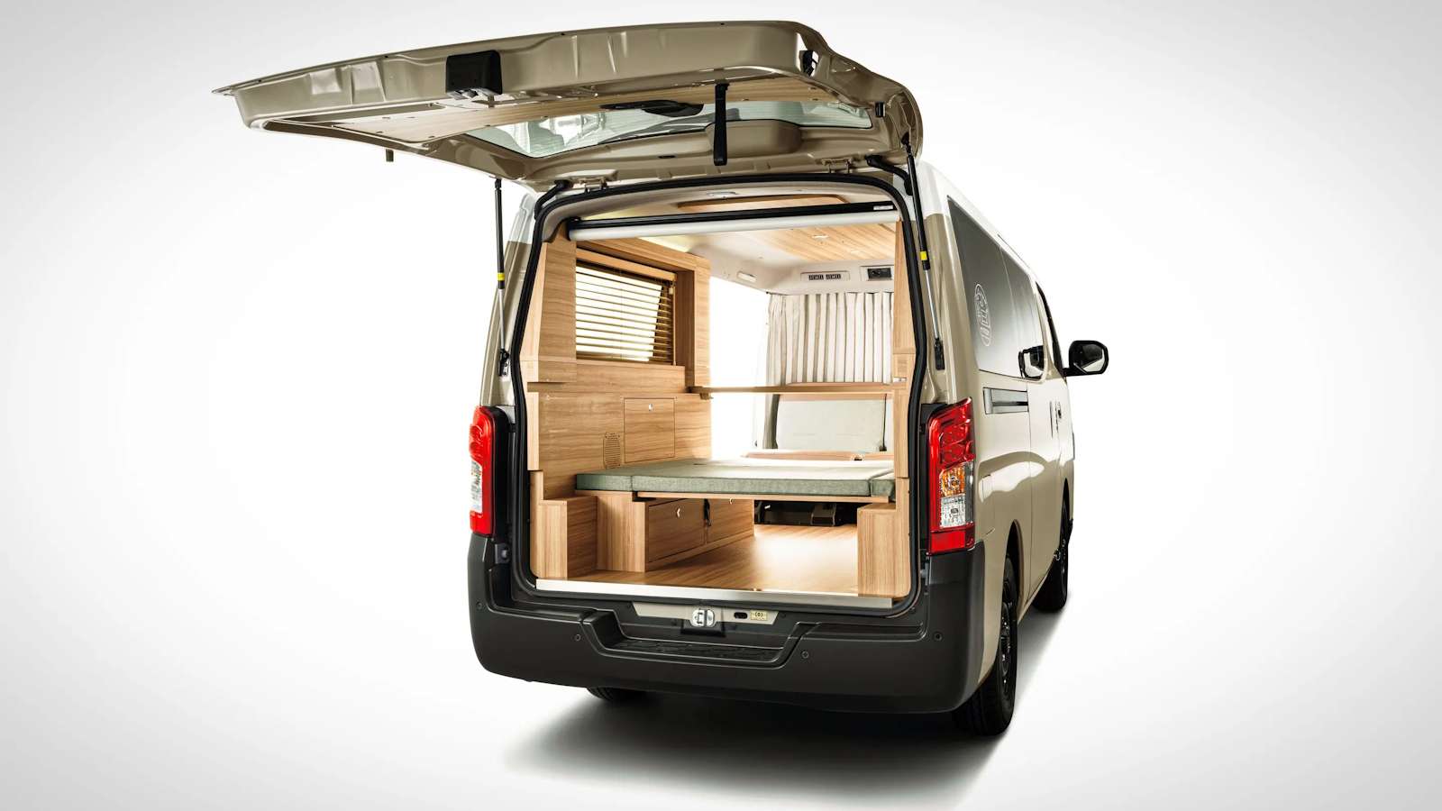 Nissan propose une vraie chambre d’hôtel minimaliste et raffinée dans son nouveau van !