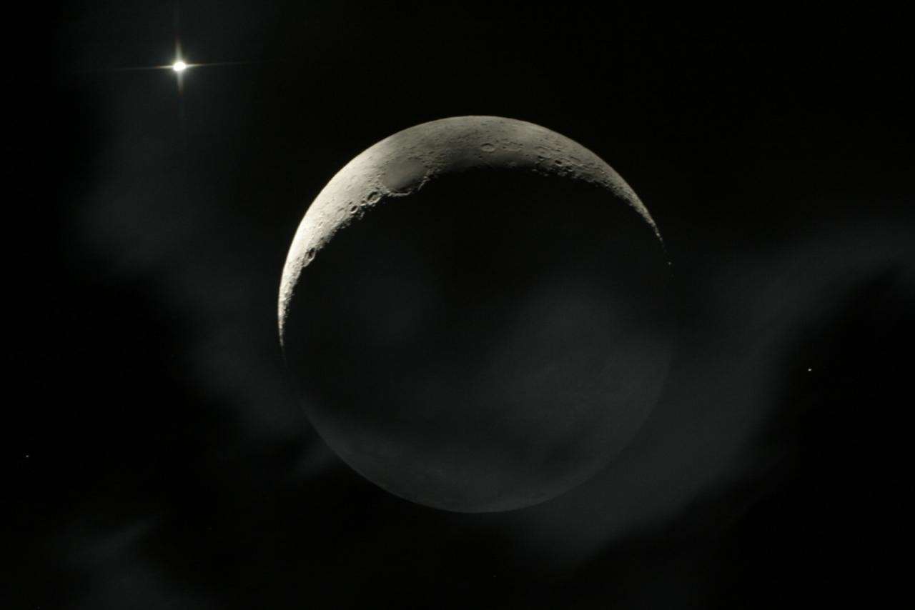 de la lune en 6 lettres