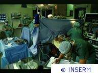 Les personnes rousses plus difficiles à anesthésier ? Crédits : INSERM 92.CHIRURGIE, SUIVI EN COURS D'OPERATION. ANESTHESIE