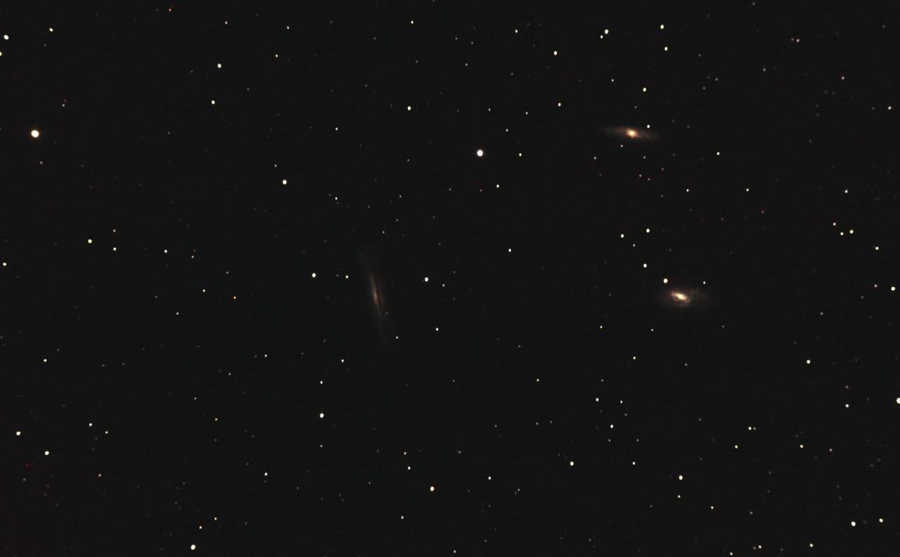 M 65, M 66 et NGC 3628, un trio de galaxies dans la constellation du Lion. © S. Wallart