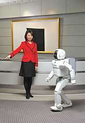 Honda rénove son robot Le robot Asimo de Honda (crédit : 2002 Honda Motor Co.)