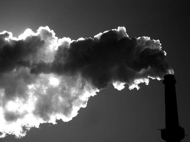 Les particules et gaz rejetés par les industries sont des altergènes. © Senor Codo CC by-sa 2.0