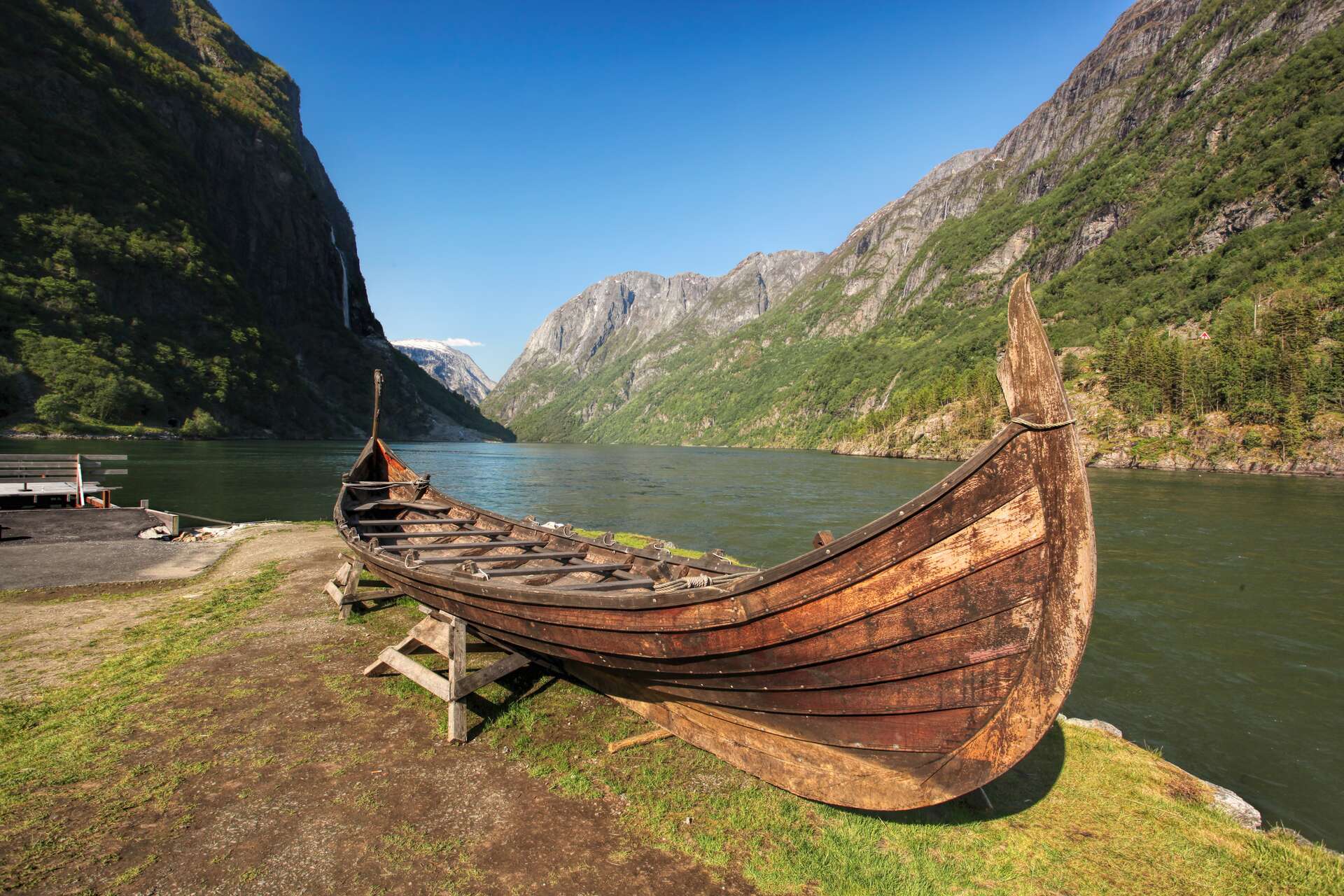 Un bateau-tombe viking découvert en Norvège