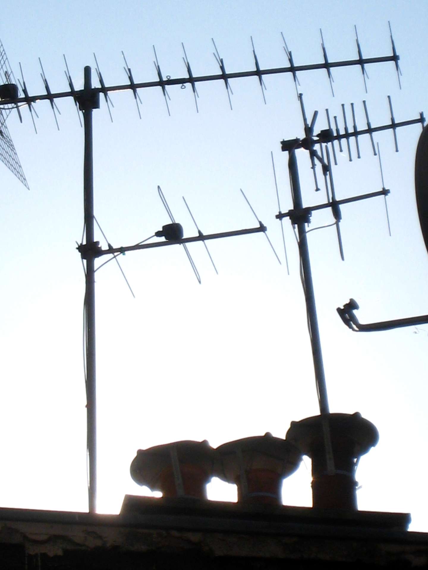 Accessoire antenne Sigmatek Antenne tv numérique terrestre (tnt) et  analogique - ant-230 | Darty